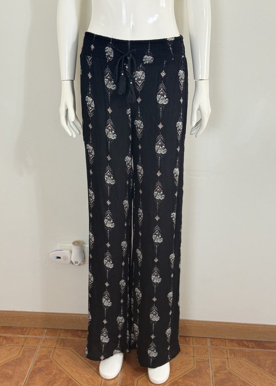 Mudd Women’s Black Rayon Hippie Boho Wide Leg Pants Smocked Waist Size S NWT